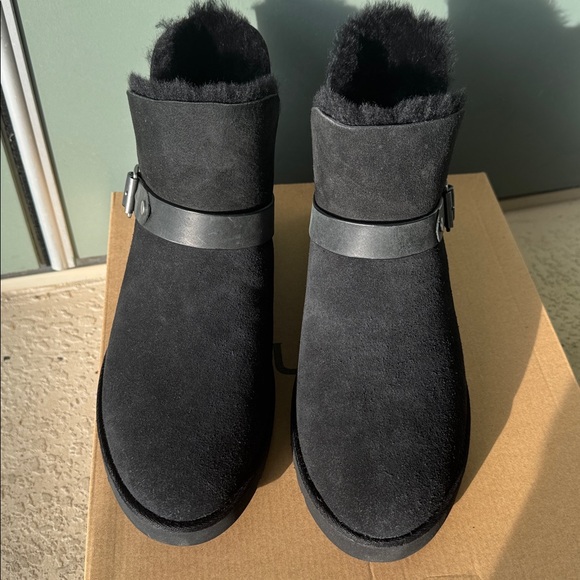 UGG Romely Short Buckle Boots - Picture 3 of 12